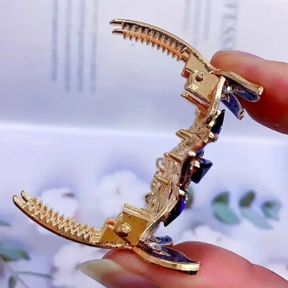 SPARKLING BUTTERFLY HAIR CLIP in Black & Grey - Picture 3 of 4